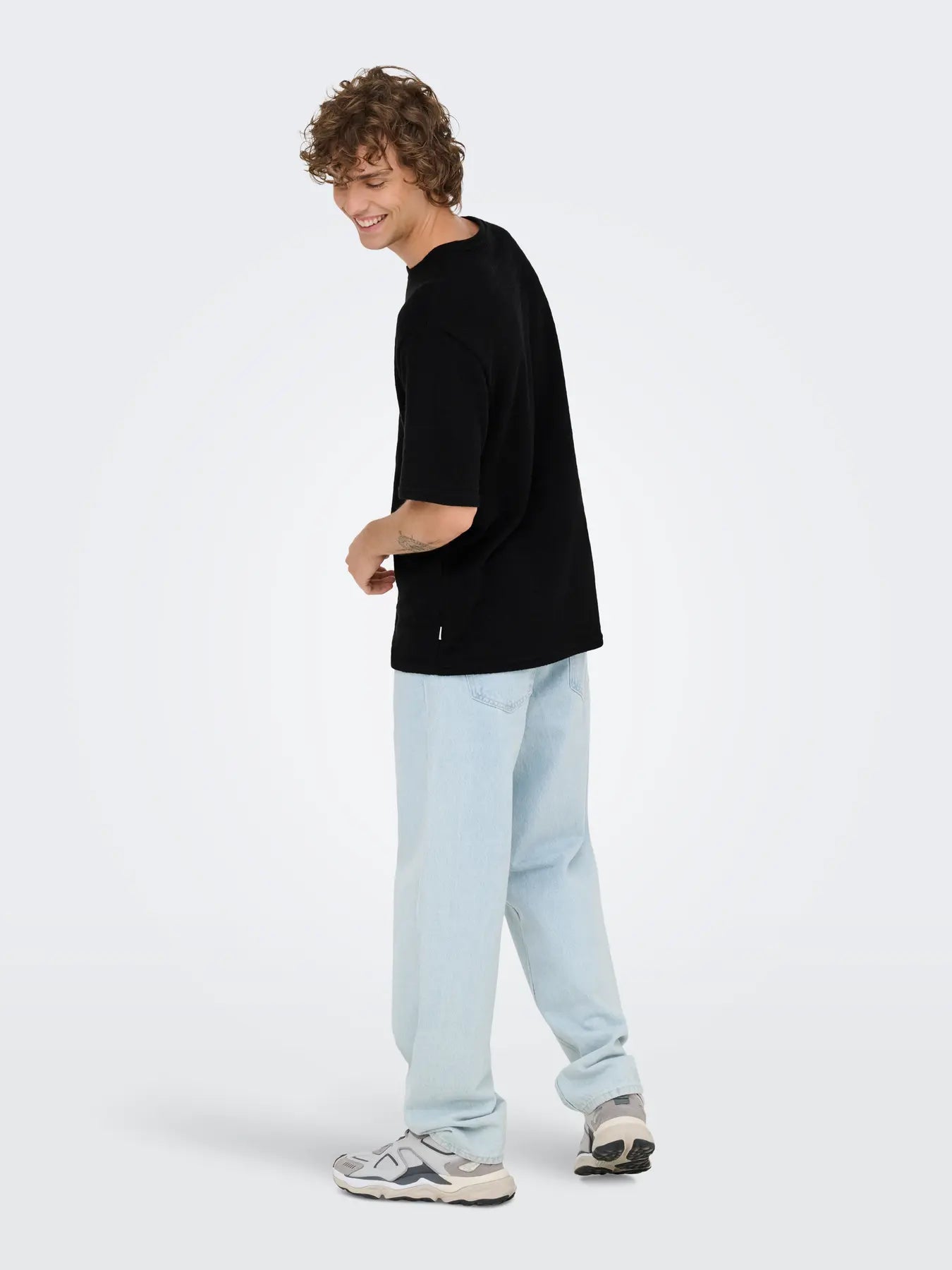 GIVO KNIT T-SHIRT BLACK