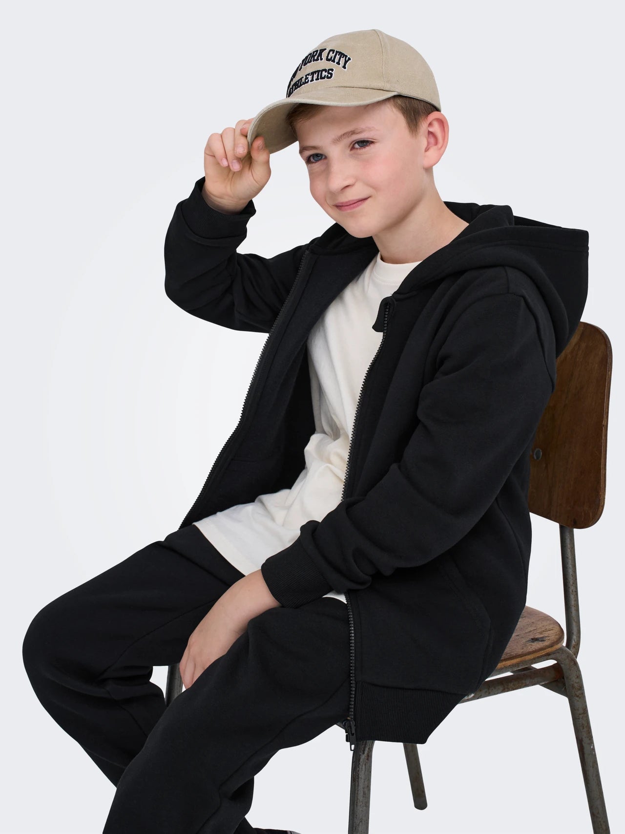 JR CERES ZIP HOODIE BLACK