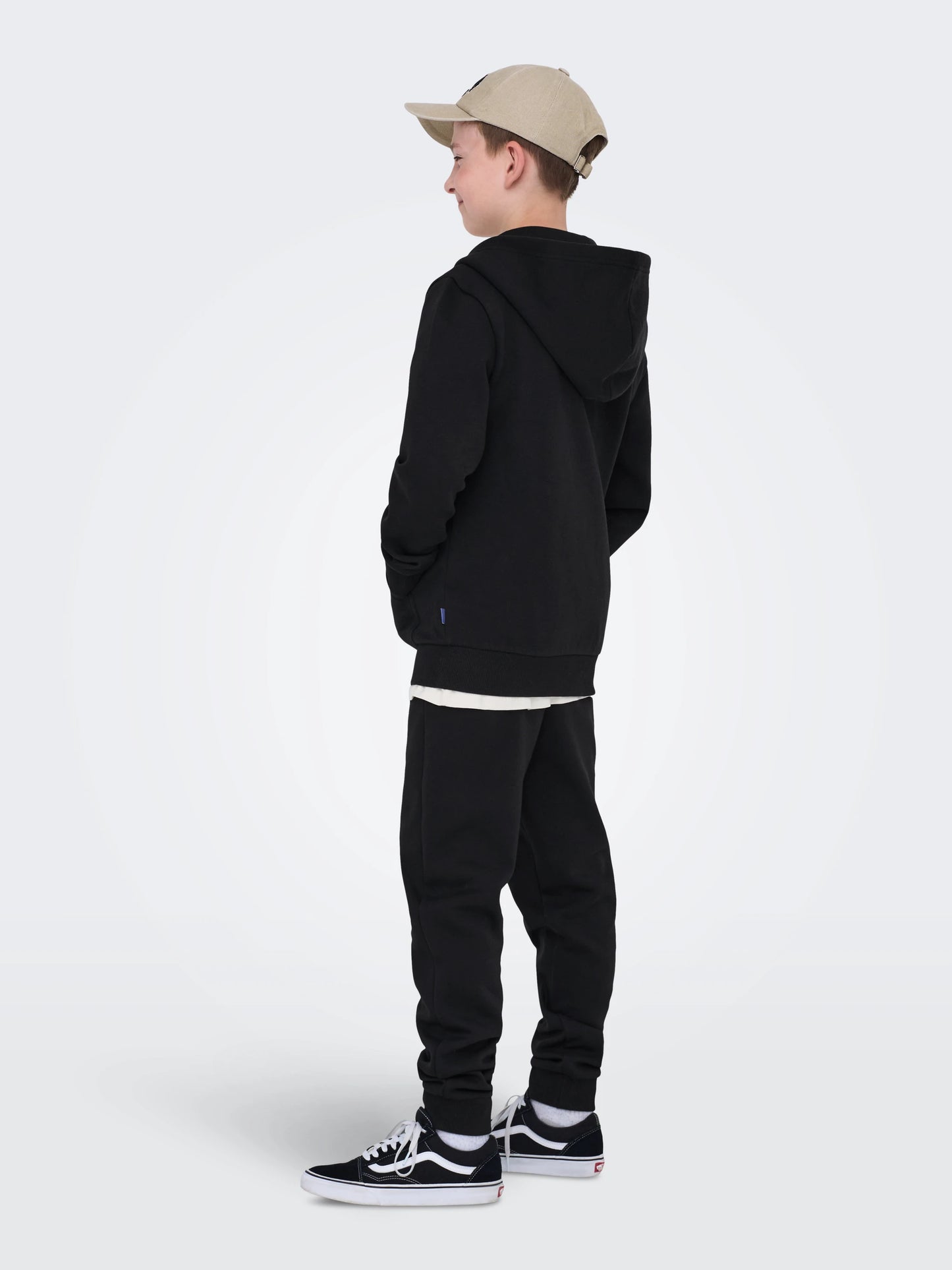 JR CERES ZIP HOODIE BLACK