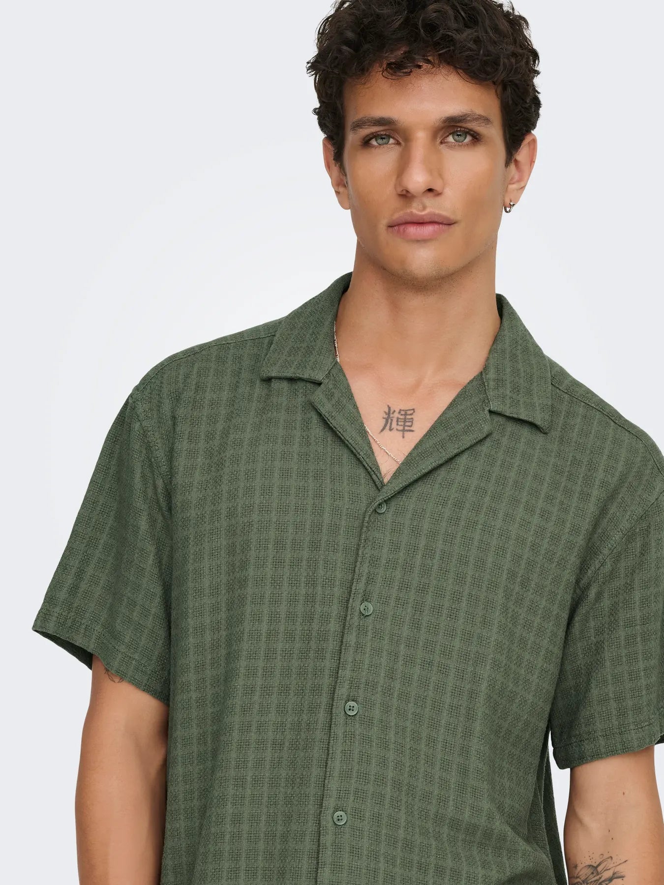 LATHAM RESORT SHIRT DUSTY OLIVE
